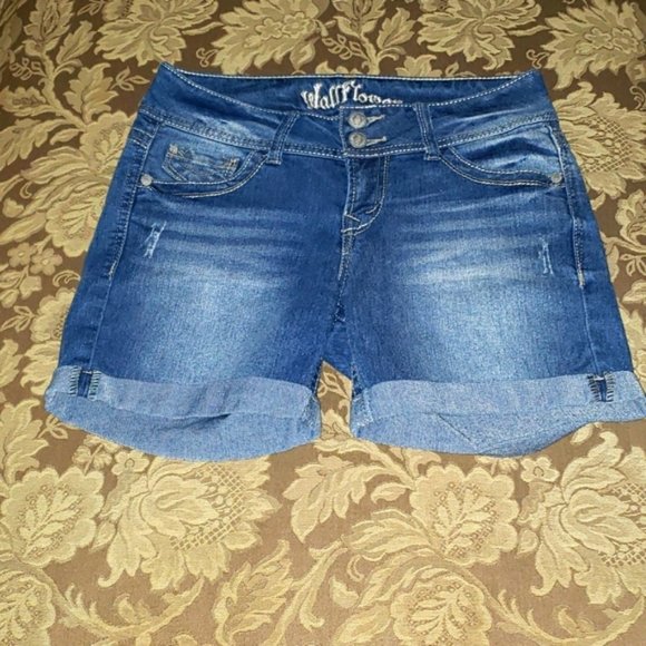 Pants - Women's Wallflower shorts